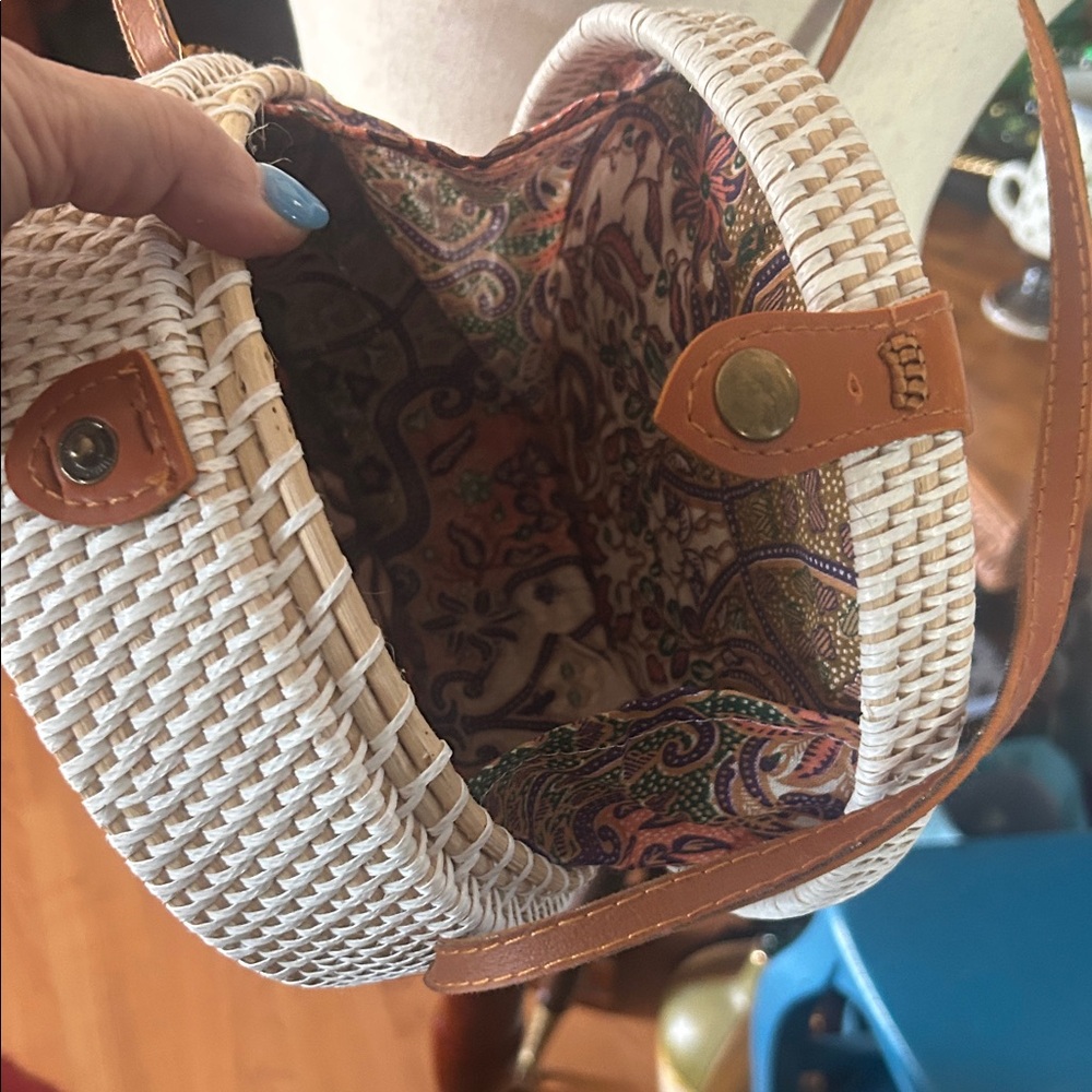 Round Wicker Rattan Butterflies Bag - Picture 8 of 10